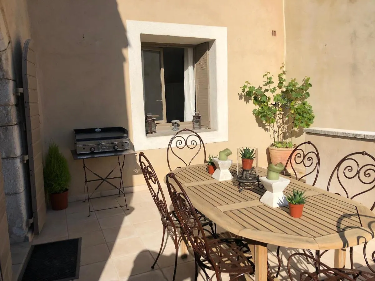 Paradis perché en Provence Ménerbes