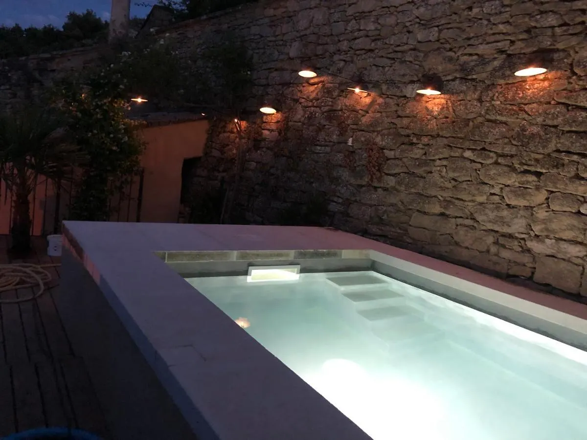 Paradis perché en Provence Ménerbes