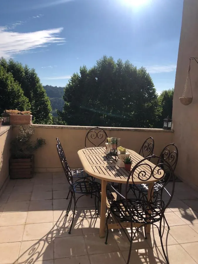 Paradis Perche En Provence Menerbes France